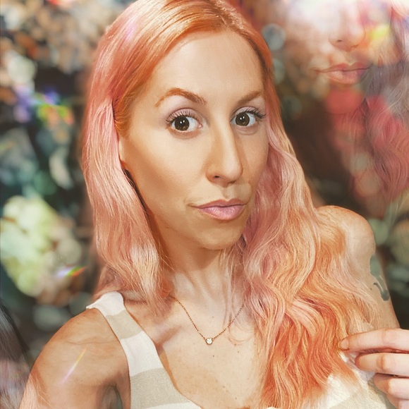 Meet your Poshaholic Sarah 💋 - Picture 2 of 16